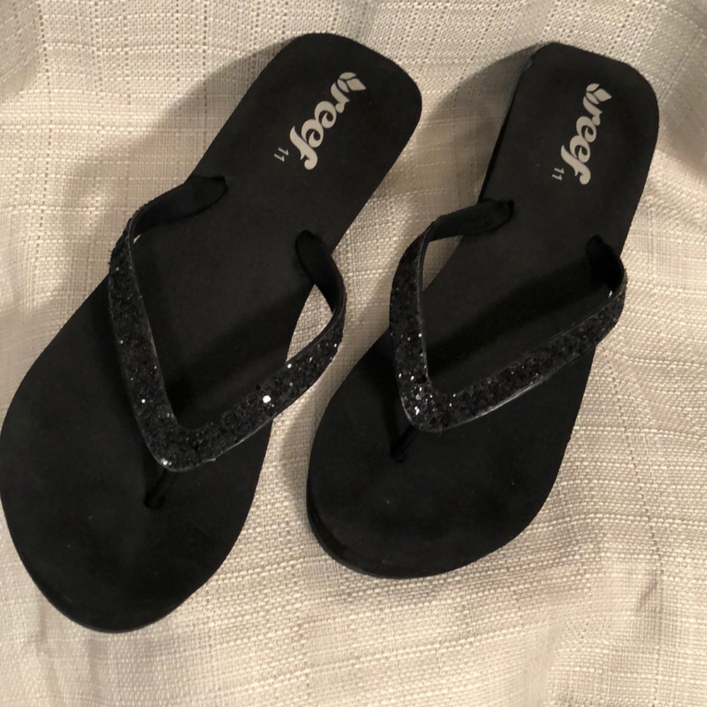 Reef platform flip flops in black with glitter